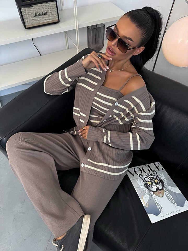 Damstickad Set med Elegant Cardigan Jacka och Vida Byxor Mirla-Eva Jonsson