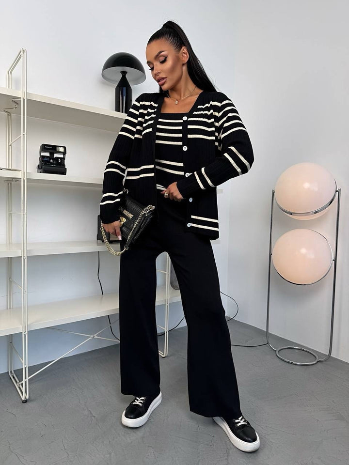 Damstickad Set med Elegant Cardigan Jacka och Vida Byxor Mirla-Eva Jonsson