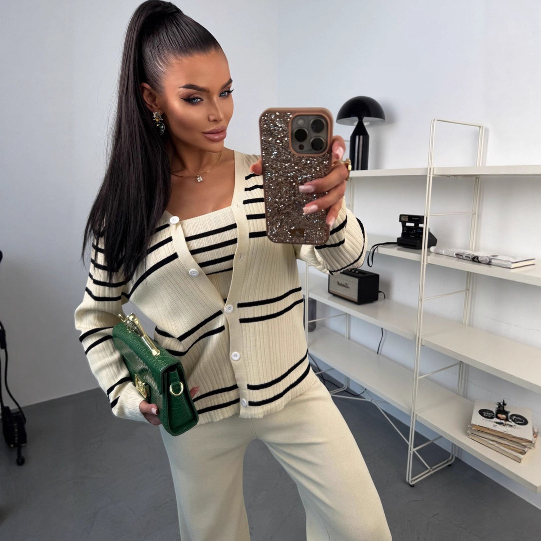 Damstickad Set med Elegant Cardigan Jacka och Vida Byxor Mirla-Eva Jonsson