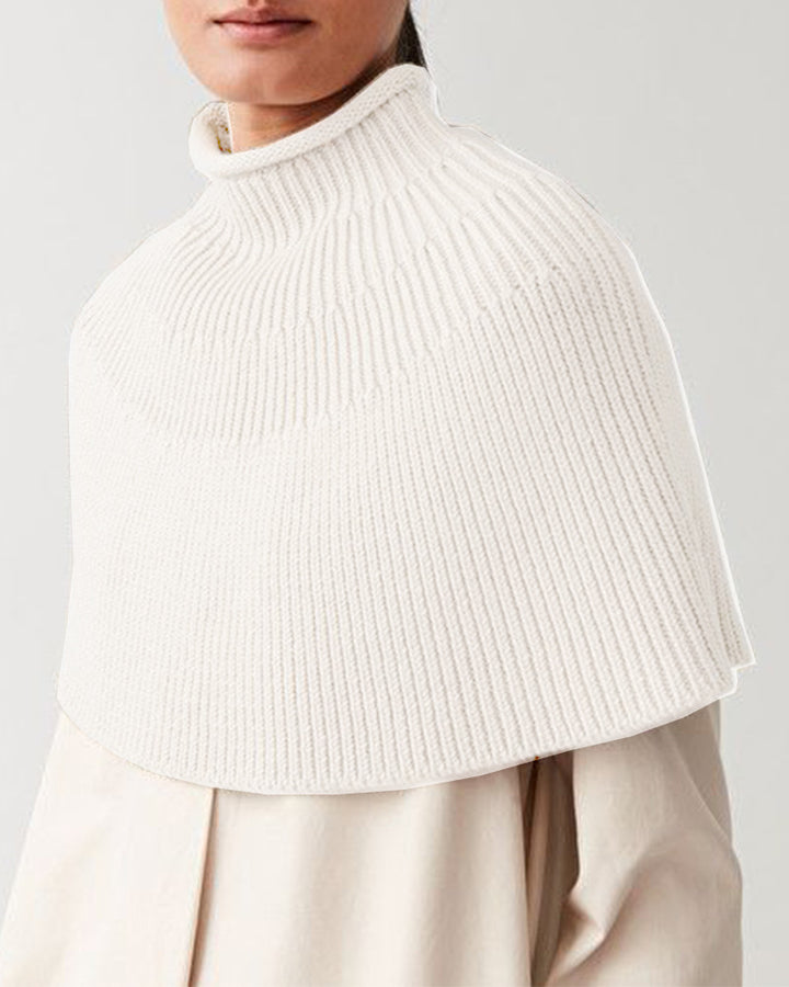 Damstickad cape med hög krage och fin ribbstruktur Eva Jonsson-Eva Jonsson