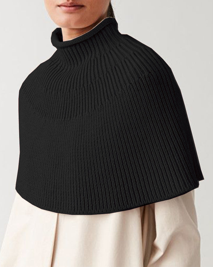 Damstickad cape med hög krage och fin ribbstruktur Eva Jonsson-Eva Jonsson