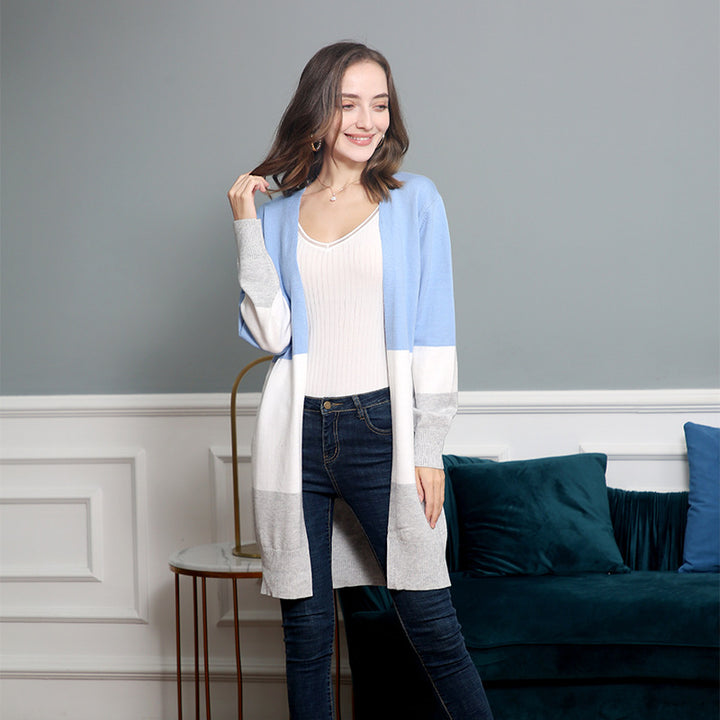 Damstickad cardigan i modern färgblockdesign Mirla-Eva Jonsson