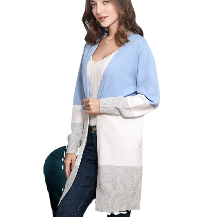 Damstickad cardigan i modern färgblockdesign Mirla-Eva Jonsson