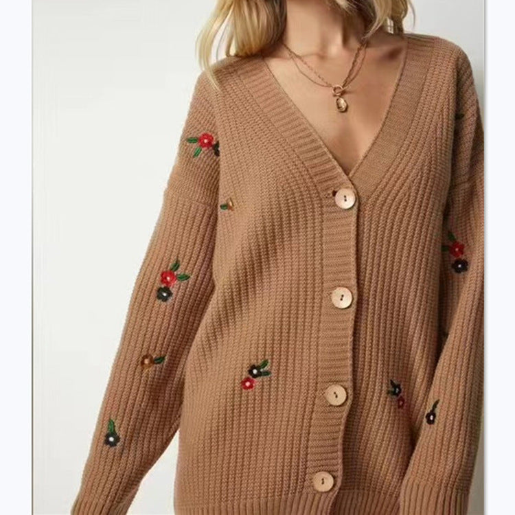 Damstickad cardigan med blommönsterbroderier Mirla-Eva Jonsson