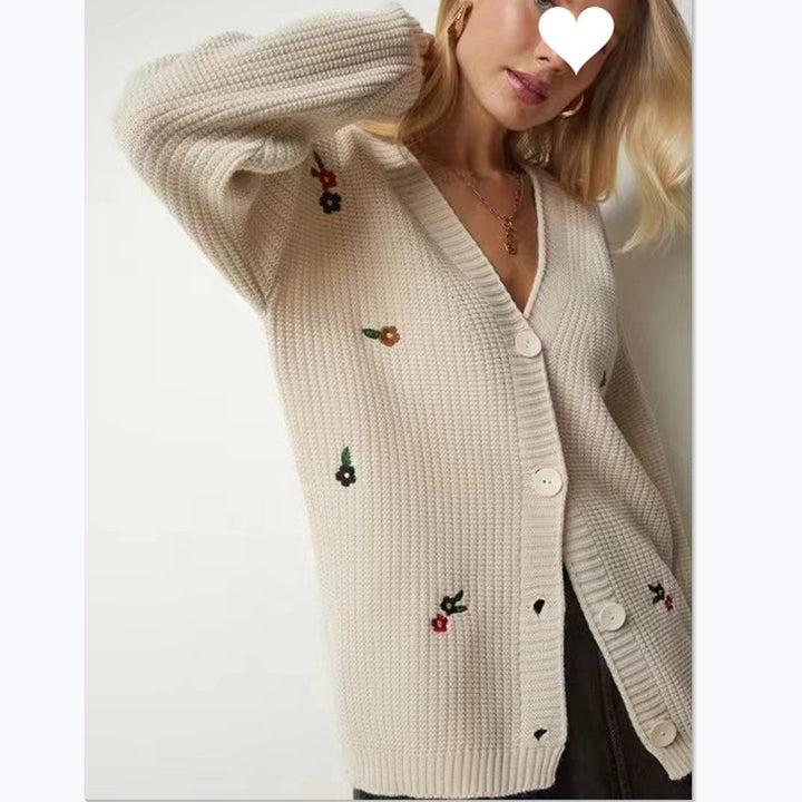 Damstickad cardigan med blommönsterbroderier Mirla-Eva Jonsson