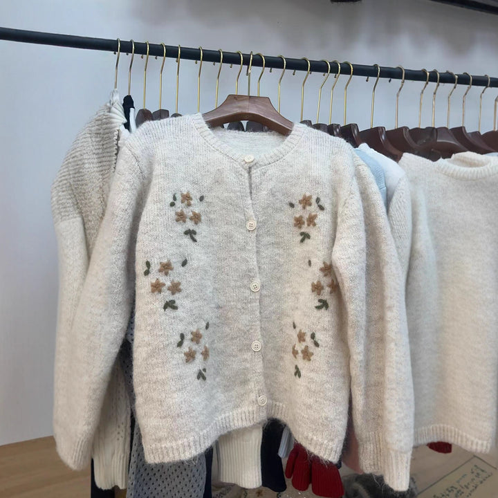 Damstickad cardigan med blommönstrad broderi Mirla-Eva Jonsson
