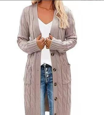 Damstickad cardigan med flätmönster och praktiska fickor Mirla-Eva Jonsson