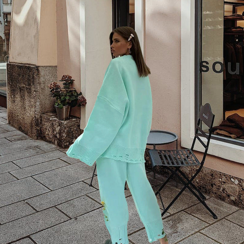 Damstickad dräkt med oversized snitt och modiga detaljer Mirla-Eva Jonsson