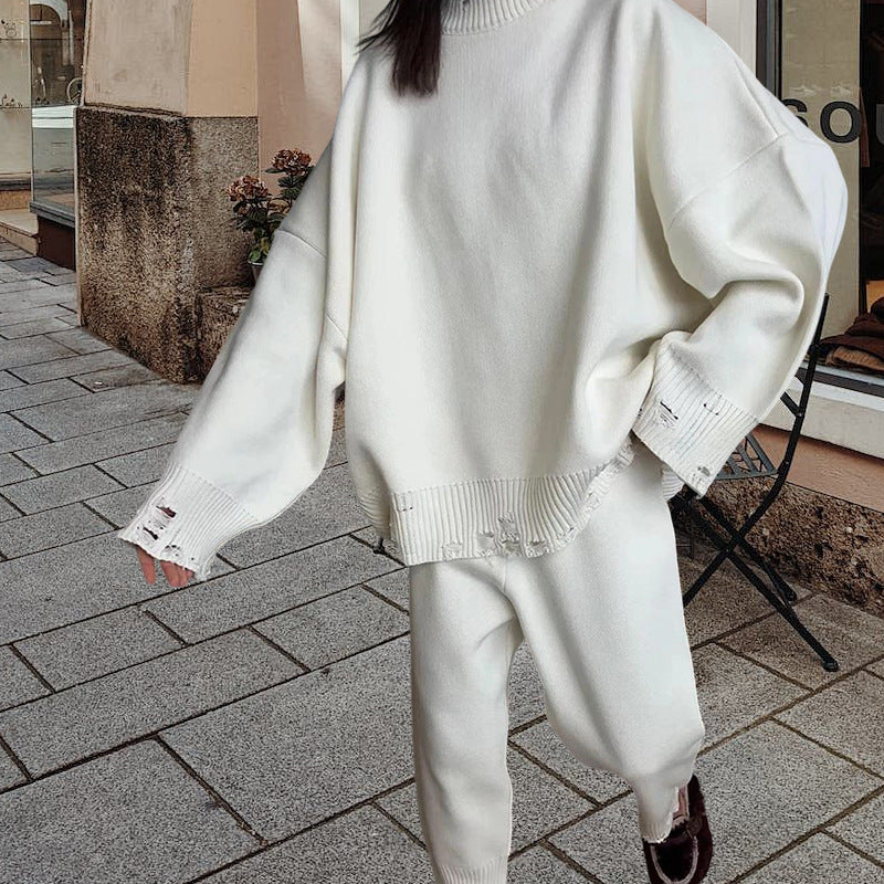 Damstickad dräkt med oversized snitt och modiga detaljer Mirla-Eva Jonsson