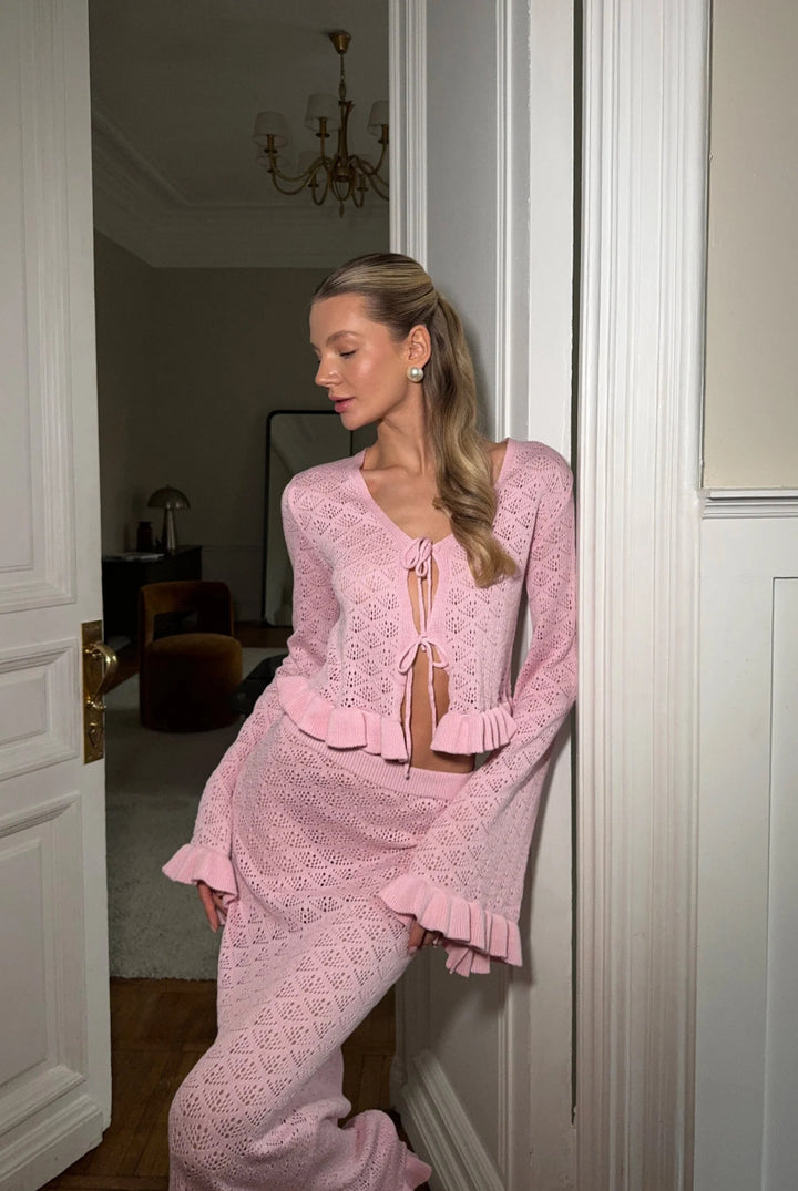 Damstickad ensemble med rynkor och volanger Mirla-Eva Jonsson