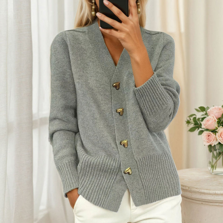 Damstickad jacka med V-ringning och hjärtformade knappar Mirla-Eva Jonsson