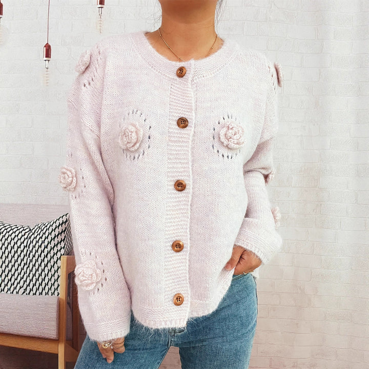 Damstickad jacka med blomapplikationer och dekorativa knappar Mirla-Eva Jonsson