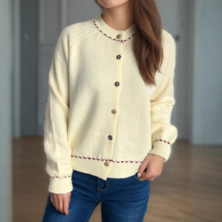 Damstickad jacka med dekorativa knappt detaljer och breda ärmar Mirla-Eva Jonsson
