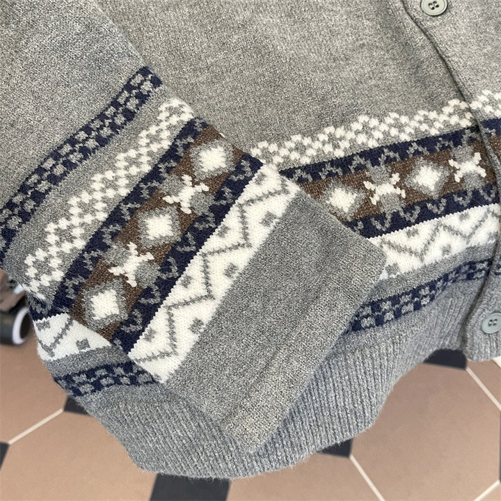 Damstickad jacka med elegant krage och modernt mönster Eva Jonsson-Eva Jonsson