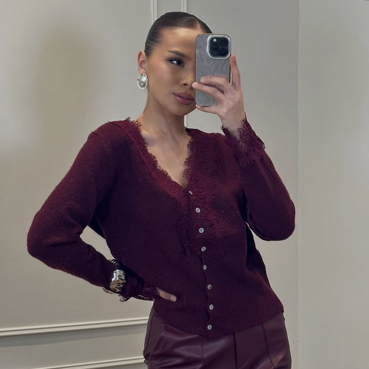 Damstickad jacka med elegant spetsprydnad Mirla-Eva Jonsson