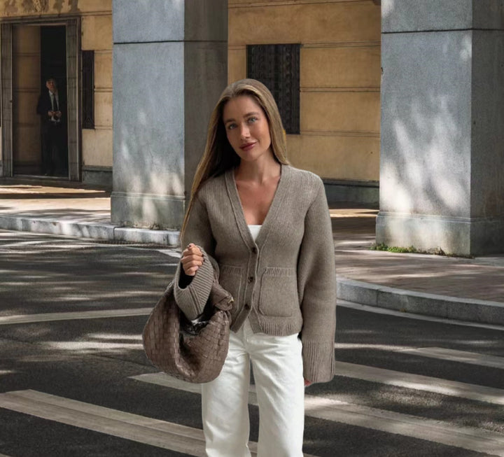 Damstickad jacka med eleganta detaljer och avslappnad passform Mirla-Eva Jonsson