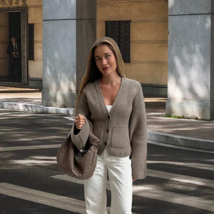 Damstickad jacka med eleganta detaljer och avslappnad passform Mirla-Eva Jonsson