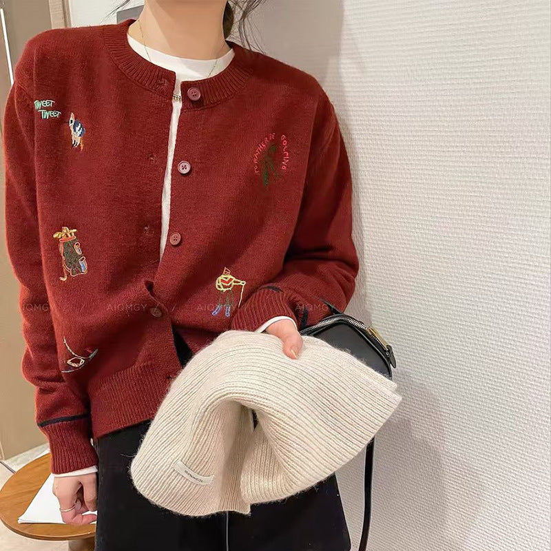 Damstickad jacka med färgglada broderidetaljer och klassiker i oversized design Mirla-Eva Jonsson