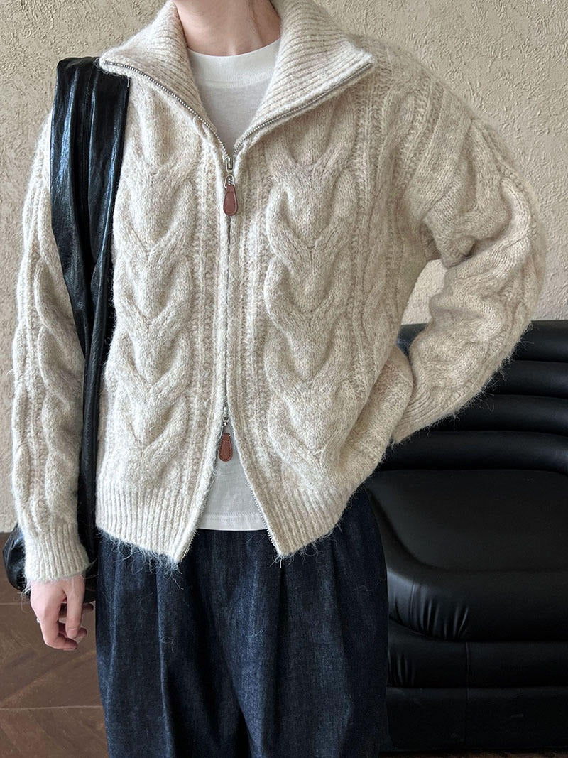Damstickad jacka med hög krage och elegant flätdesign Mirla-Eva Jonsson