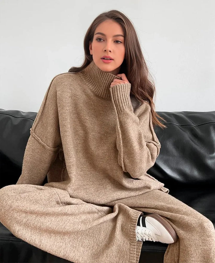 Damstickad klänning med hög krage och avslappnad silhuett Mirla-Eva Jonsson
