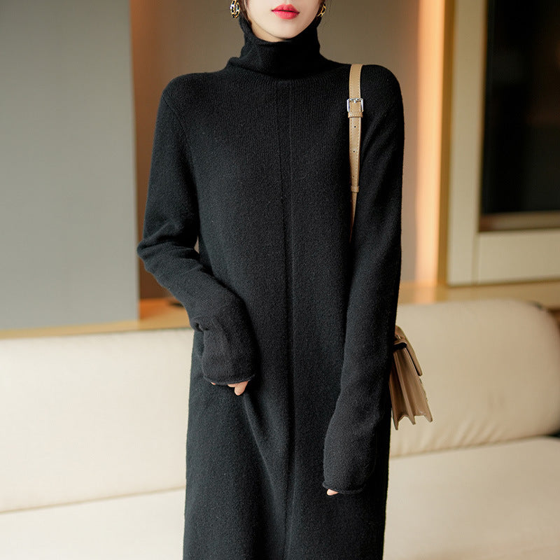 Damstickad klänning med hög krage och elegant struktur Eva Jonsson-Eva Jonsson