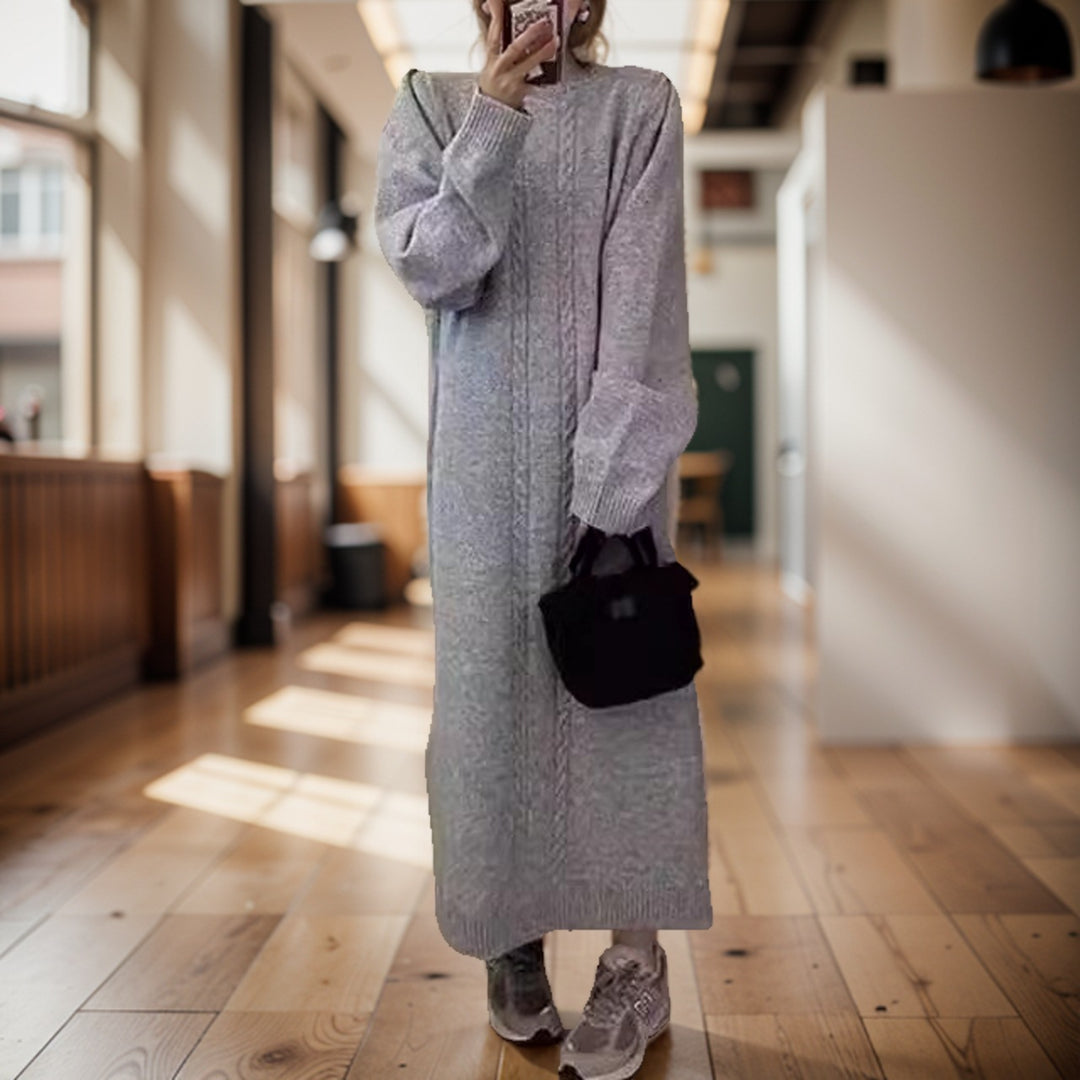 Damstickad klänning med hög stängd design och strukturerad yta Mirla-Eva Jonsson