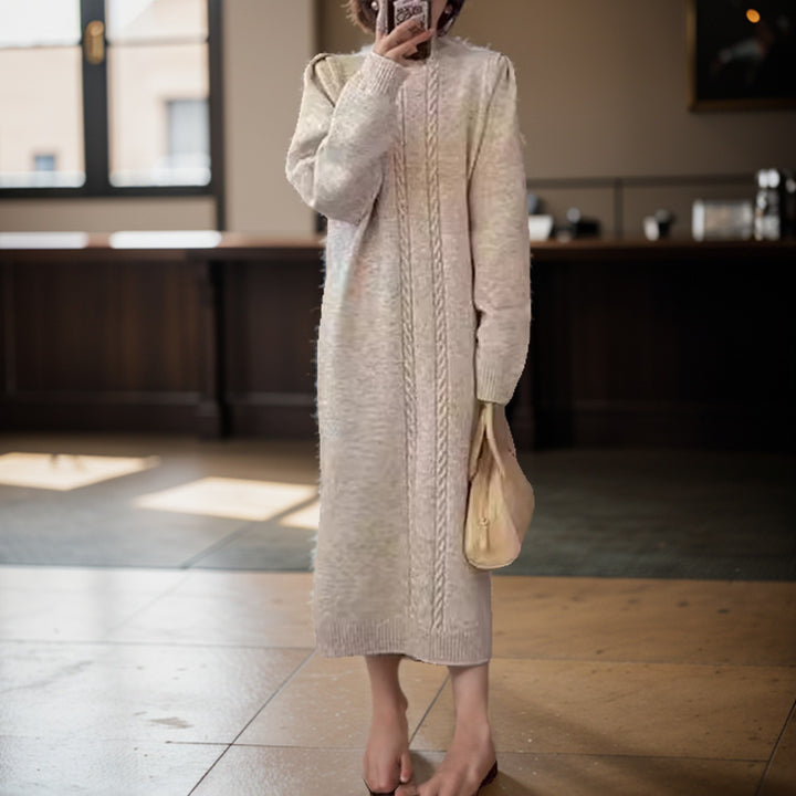 Damstickad klänning med hög stängd design och strukturerad yta Mirla-Eva Jonsson