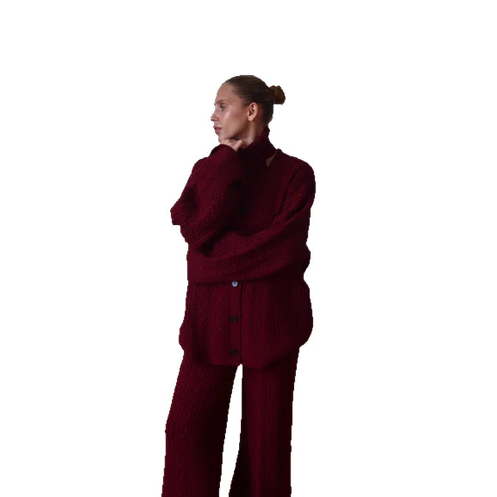 Damstickad loungewear-set med avslappnad passform och mysiga detaljer Mirla-Eva Jonsson