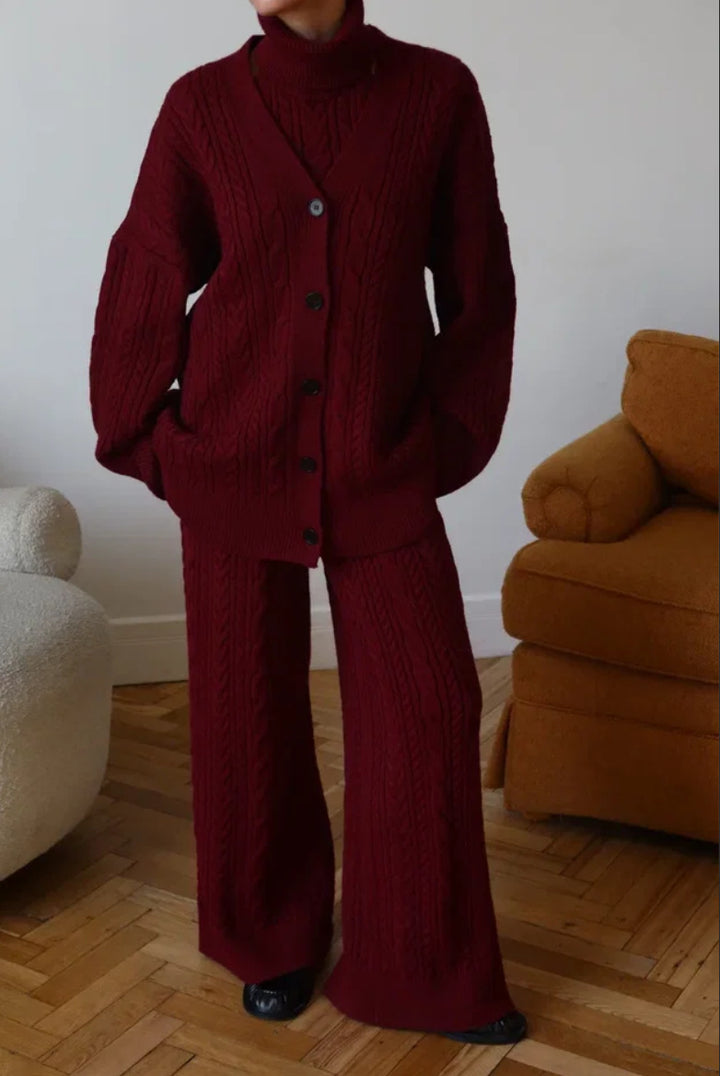 Damstickad loungewear-set med avslappnad passform och mysiga detaljer Mirla-Eva Jonsson