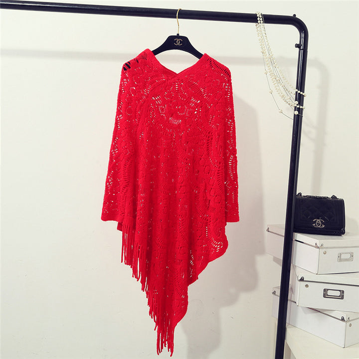 Damstickad poncho med iögonfallande virkade mönster och modefransar Eva Jonsson-Eva Jonsson