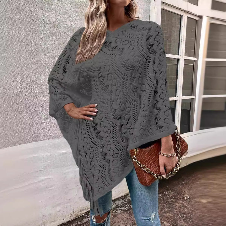 Damstickad poncho med iögonfallande virkade mönster och modefransar Eva Jonsson-Eva Jonsson