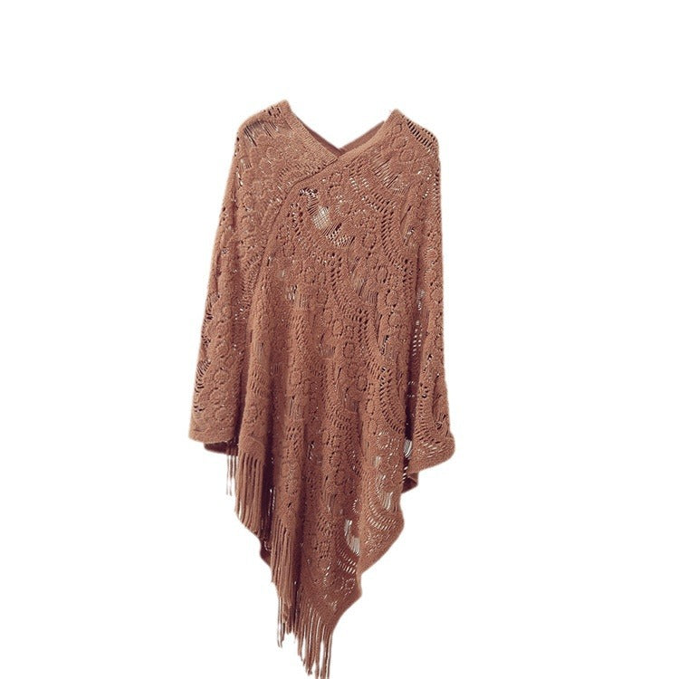 Damstickad poncho med iögonfallande virkade mönster och modefransar Eva Jonsson-Eva Jonsson