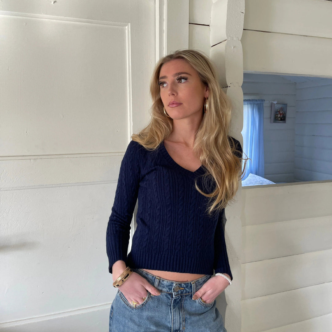 Damstickad tröja med V-ringning och lång ärm Mirla-Eva Jonsson