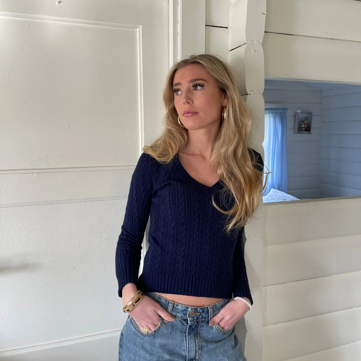 Damstickad tröja med V-ringning och lång ärm Mirla-Eva Jonsson