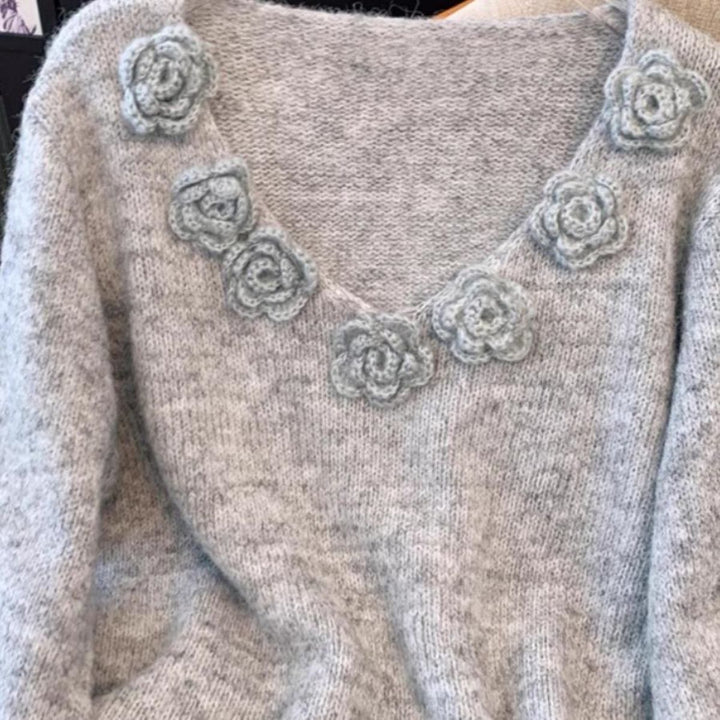 Damstickad tröja med blommiga accenter Mirla-Eva Jonsson