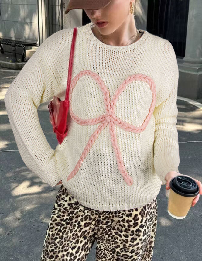 Damstickad tröja med flätad rosettmotiv Mirla-Eva Jonsson
