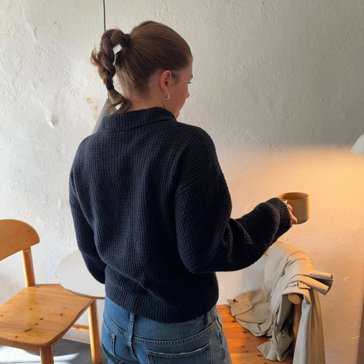 Damstickad tröja med knapplista och bred passform Mirla-Eva Jonsson