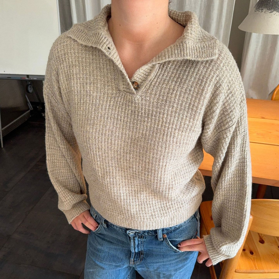 Damstickad tröja med knapplista och bred passform Mirla-Eva Jonsson
