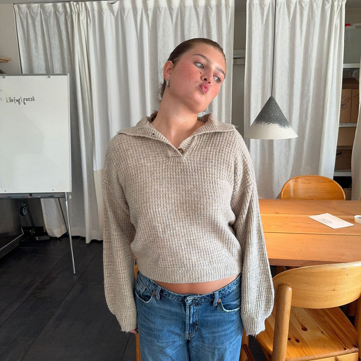 Damstickad tröja med knapplista och bred passform Mirla-Eva Jonsson