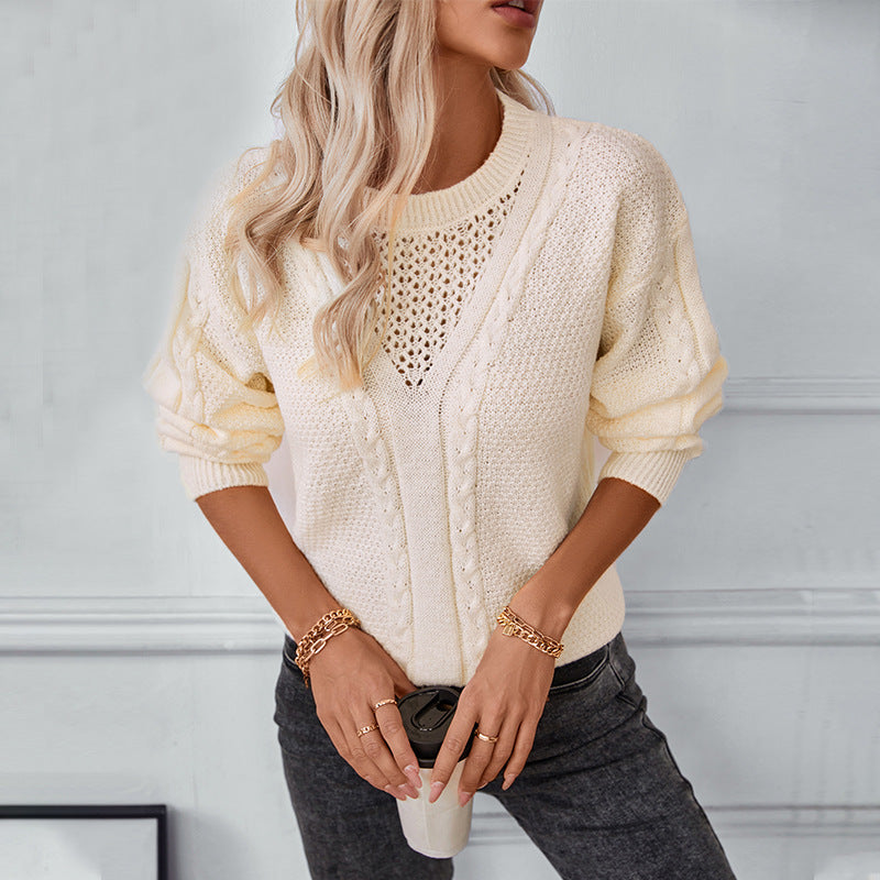 Damstickad tröja med modern V-hals och flätningsdesign Eva Jonsson-Eva Jonsson