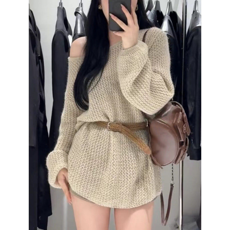 Damstickad tröja med off-shoulder design och lös passform Mirla-Eva Jonsson