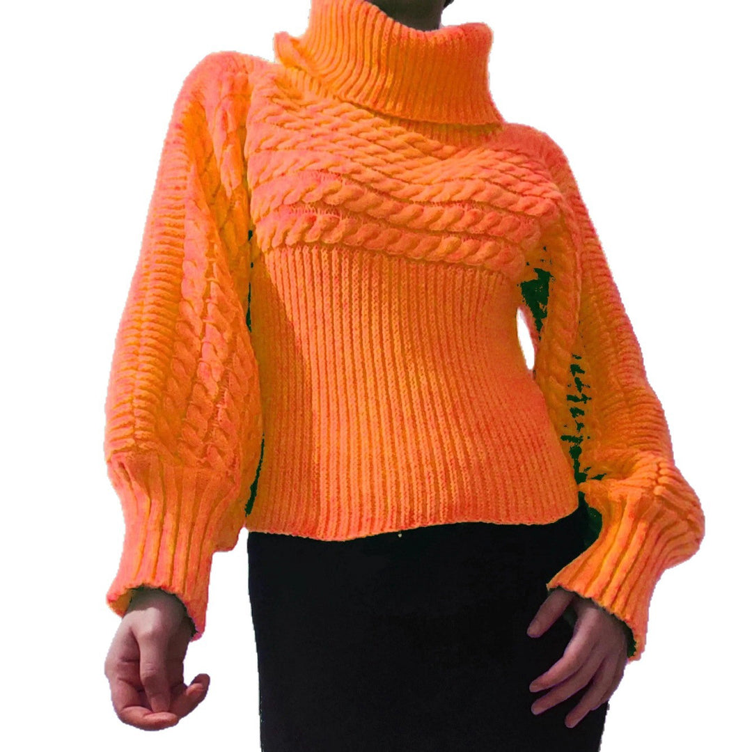 Damstickad tröja med rullkrage och strukturerad design Mirla-Eva Jonsson