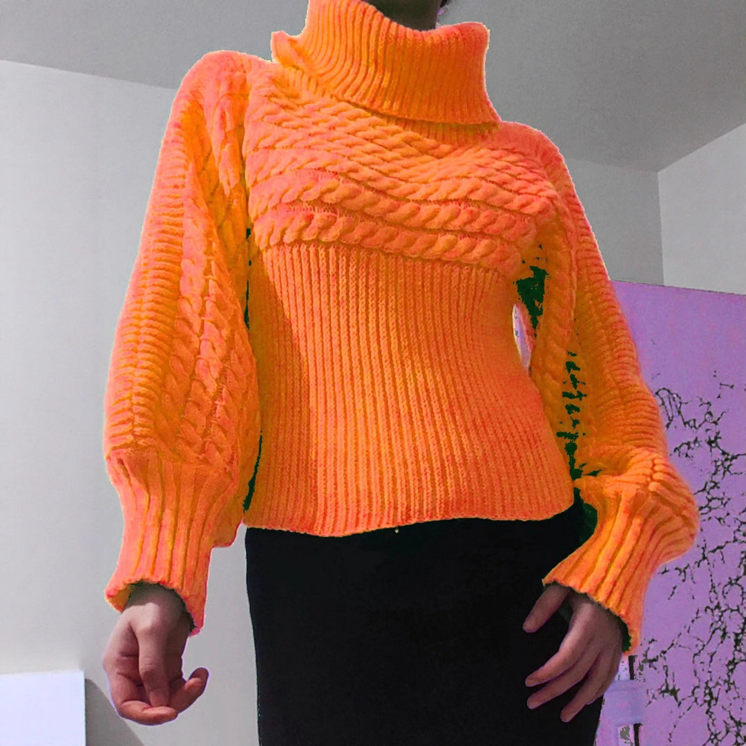Damstickad tröja med rullkrage och strukturerad design Mirla-Eva Jonsson