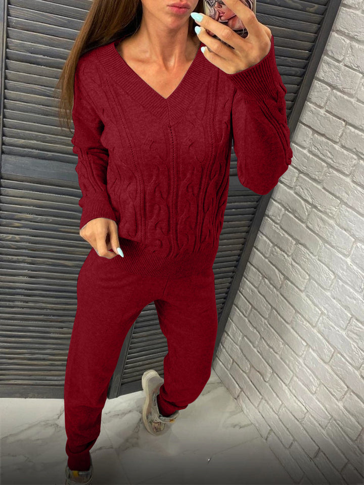 Damstickad tröja och joggingbyxor set med flätmönster Mirla-Eva Jonsson