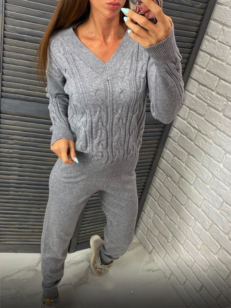 Damstickad tröja och joggingbyxor set med flätmönster Mirla-Eva Jonsson