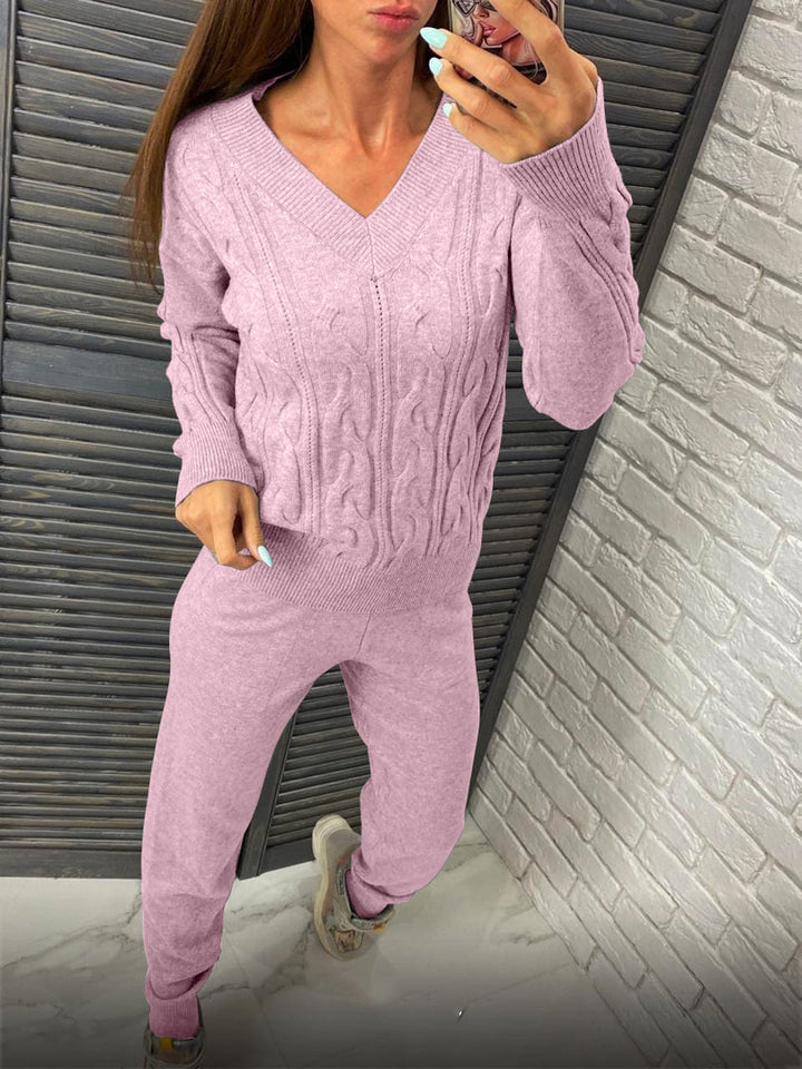 Damstickad tröja och joggingbyxor set med flätmönster Mirla-Eva Jonsson