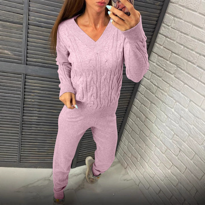 Damstickad tröja och joggingbyxor set med flätmönster Mirla-Eva Jonsson