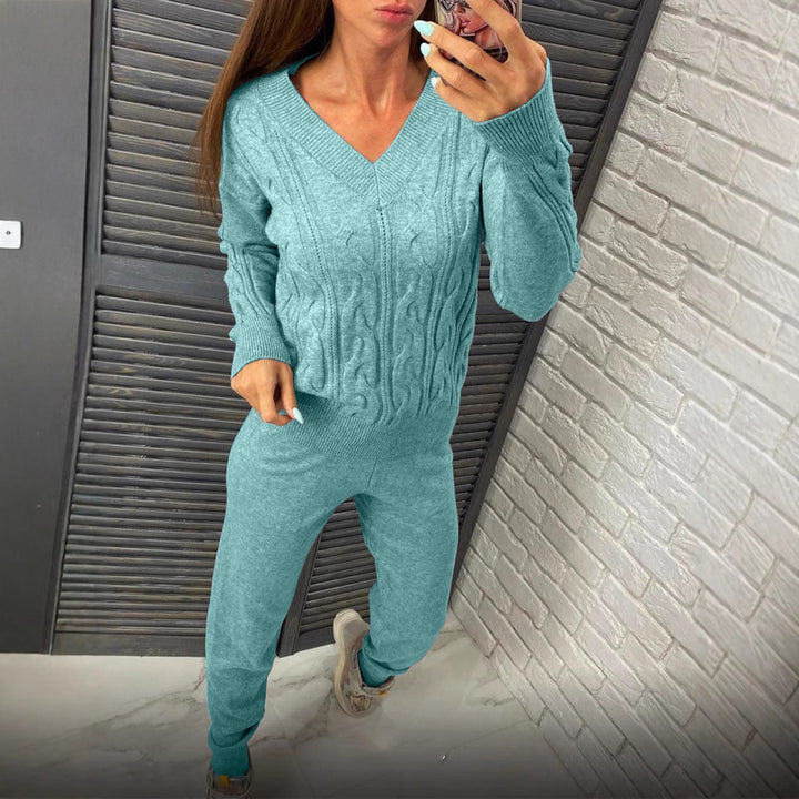 Damstickad tröja och joggingbyxor set med flätmönster Mirla-Eva Jonsson