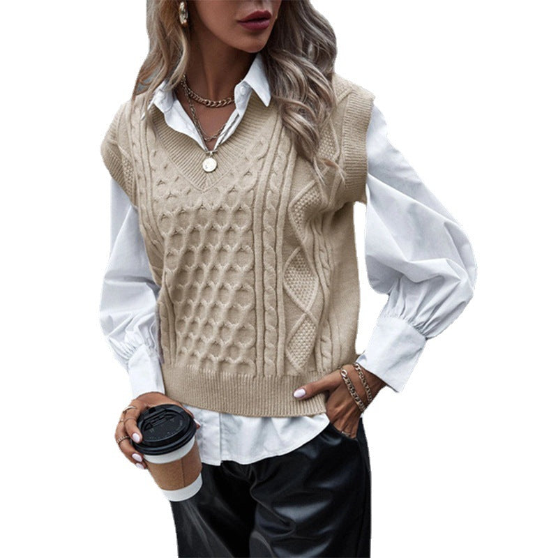 Damstickad väst i elegant flätmönster Mirla-Eva Jonsson