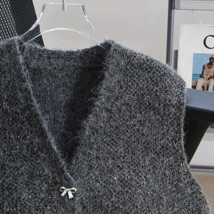 Damstickad väst med glimrande detaljer och dekorativa knappar Mirla-Eva Jonsson